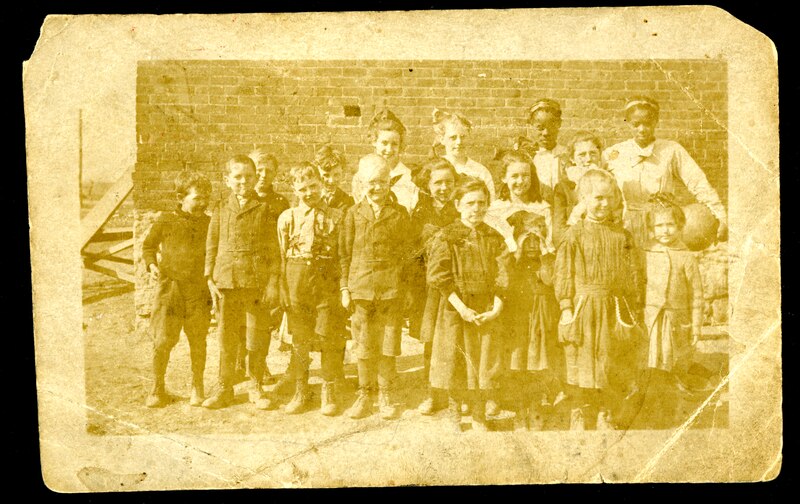 File:School group, including Nellie Nall and Muriel Woodson, taken outside (I0056975).tif