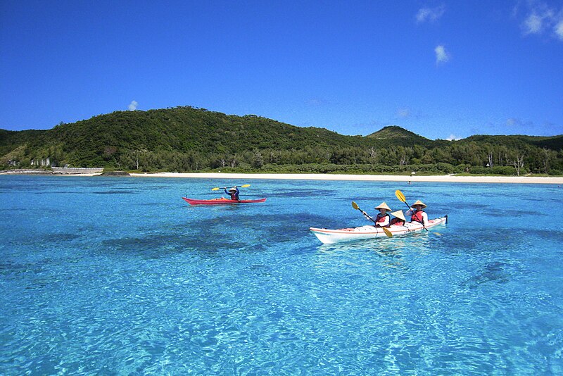 File:Sea kayaking Zamami Okinawa.jpg