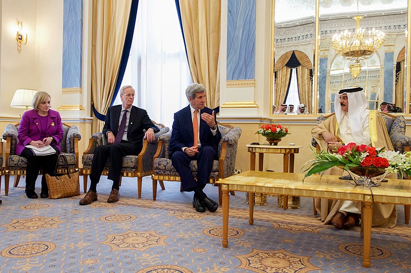 File:Secretary Kerry Speaks With King Hamad bin Isa Al Khalifa of Bahrain at the Outset of a Welcoming Reception in Manama (26291112015).jpg