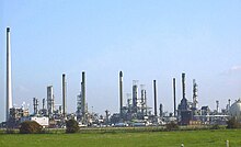 Shell Haven Refinery shortly before decommissioning in 1999. Shell haven 1.jpg