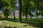 English: Small garden square in Hrušaŭka. Minsk, Belarus Беларуская: Маленькі сквер у Грушаўцы. Мінск, Беларусь Русский: Маленький сквер в Грушевке. Минск, Беларусь