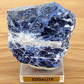 СВОЙСТВА СОДАЛИТА 274px-Sodalite_%28Mineral%29