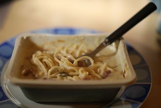 A British Spaghetti carbonara ready meal after being microwaved Spaghetti carbonara ready meal.JPG