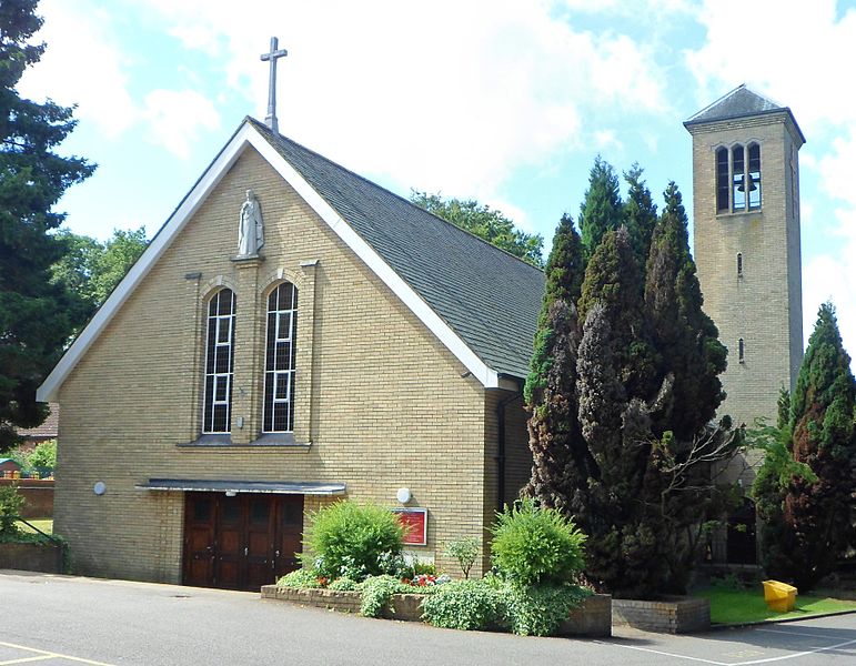 File:St John the Evangelist's RC Church, The Avenue, Tadworth.JPG