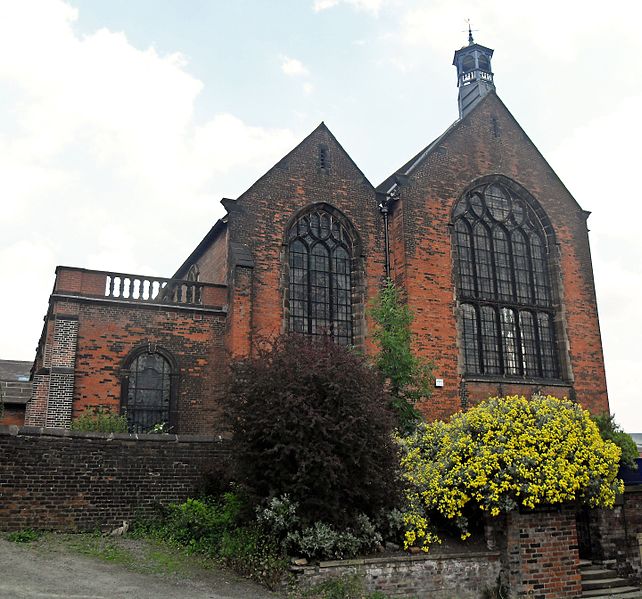 File:St Mary in the Baum, Rochdale 1 (4743411218).jpg