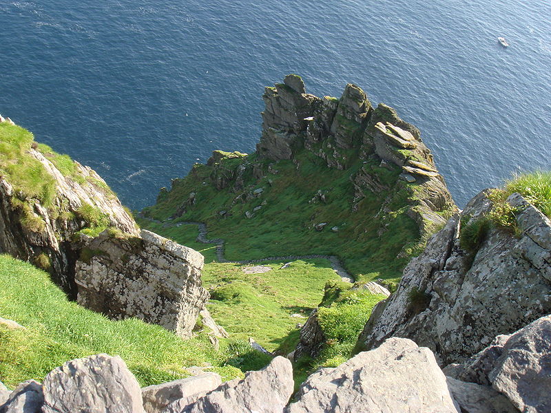 File:Stairs on Skellig Michael.jpg