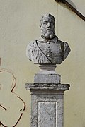 Statues in Jadim de Miradouro de São Pedro de Alcântara - Lisbon (52749237418).jpg