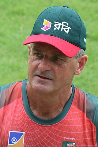 <span class="mw-page-title-main">Steve Rhodes</span>Former English cricketer (born 1964)
