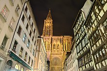 Strasbourg Cathedral seen through rue Mercière, by night.jpg