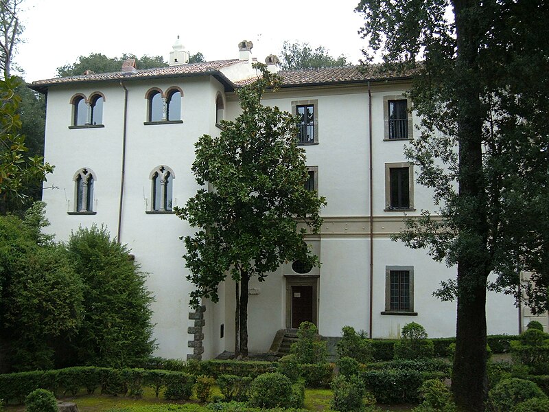 800px-Sutri_-_Villa_Savorelli_3