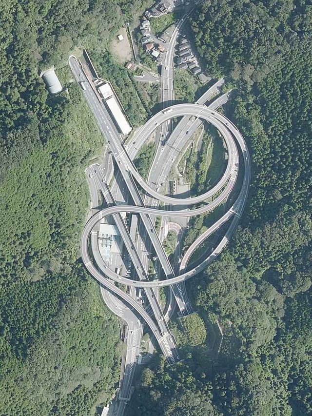 File:Takaosan interchange.jpg - 维基百科，自由的百科全书