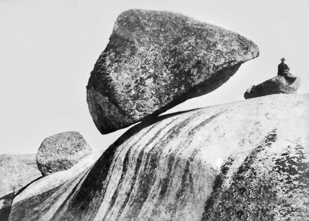 Звук падения камня. Камень Даваско в Аргентине. Падающие камни. Летающие камни. Падающие валуны.