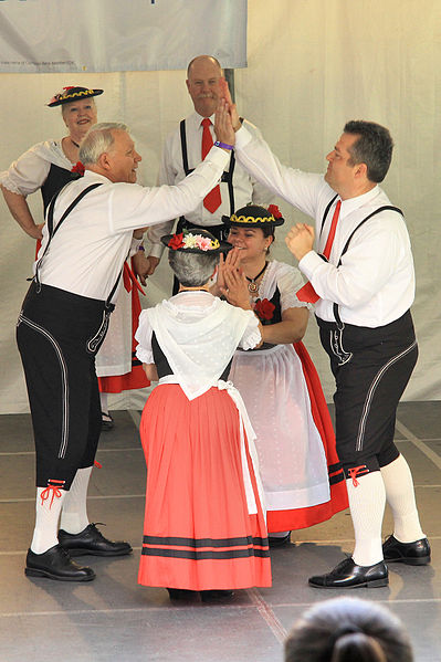 File:Texas folklife festival german2 2013.jpg