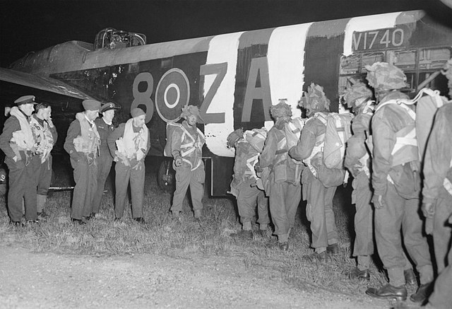 Paratroopers of the 6th Airborne Division climbing into an RAF Albemarle aircraft at RAF Harwell, 5 June 1944.