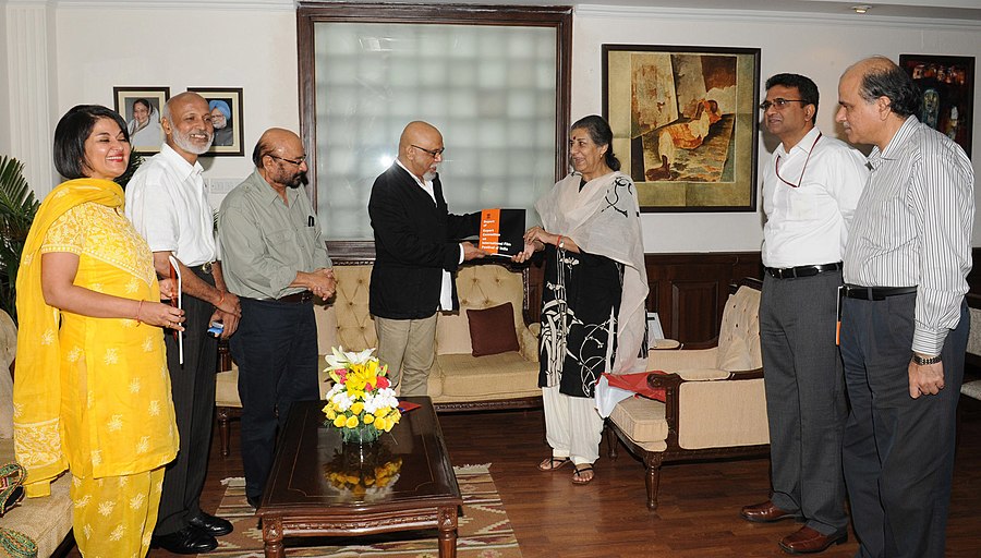 The Chairman of the Expert Committee on International Film Festival of India, Shri Pritish Nandi presenting a report to the Union Minister for Information and Broadcasting, Smt. Ambika Soni, in New Delhi on August 19, 2010.jpg