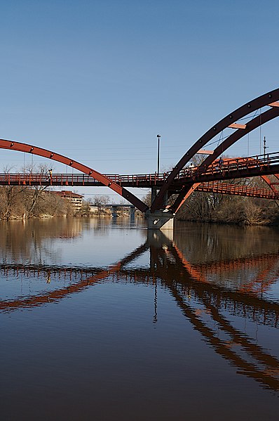 File:The Tridge Midland reflections.jpg