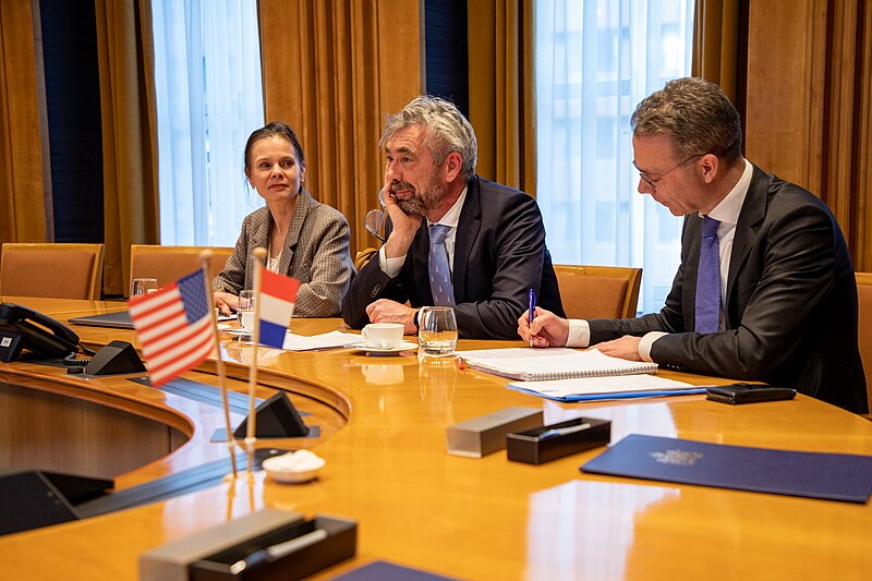 File:The United States and The Netherlands sign a statement on quantum cooperation in 2023 - 10.jpg