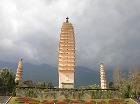Drie pagodes van onderaanzicht.JPG