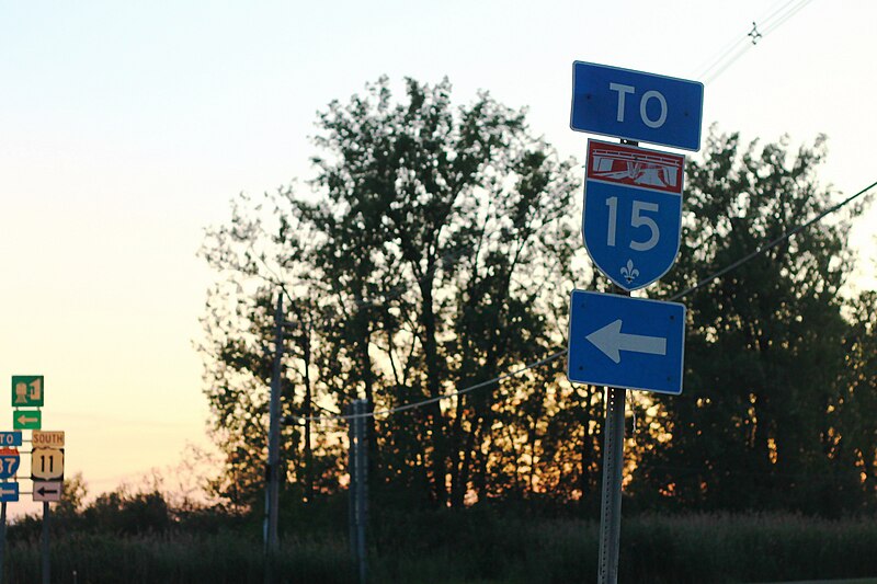 File:To Autoroute 15 Sign (29364744670).jpg