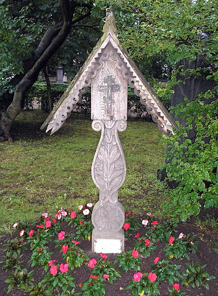 Fichier:Tomb of Kustodiev.jpg