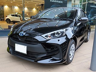 File:Toyota YARIS HYBRID G (6AA-MXPH10-AHXGB).jpg - Wikipedia