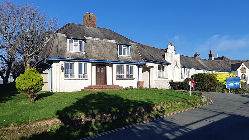 File:Tywyn & District War Memorial Hospital 2.jpg