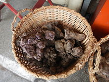 Harvested purple yam tubers Ubejf1680.JPG