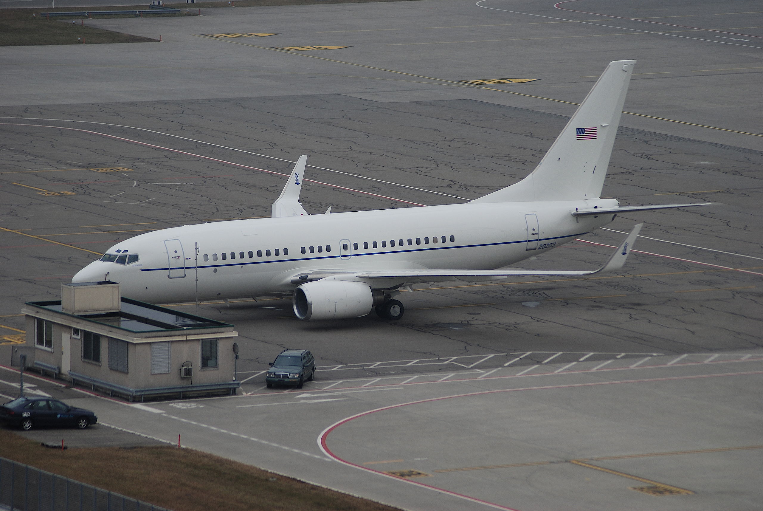 File:United States Air Force (USAF) Boeing 737-700, 02-0203@ZRH 