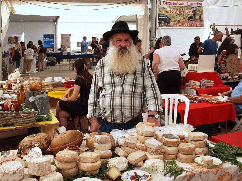 File:Venaco foire stand Alisgiani.jpg