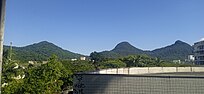 vista com montanhas com florestas da mata atlântica