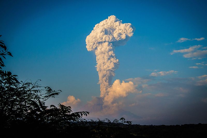 File:Volcan de Colima 2016-12-17.jpg