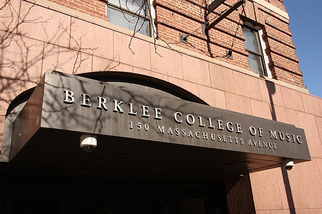 640px-WTB_Berklee_3.jpg (640×427)