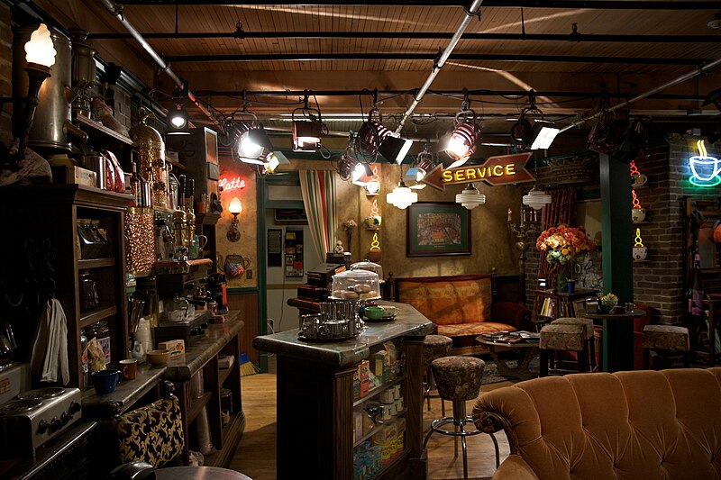 File:Warner Brothers VIP studio tour - Central Perk (2861494913).jpg