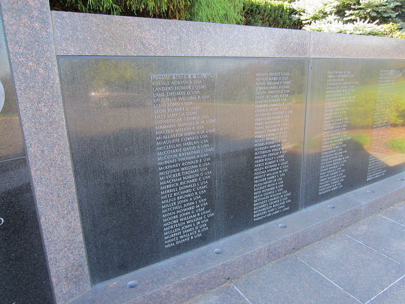 File:Willamette National Cemetery, Oregon (2013) - 06.JPG