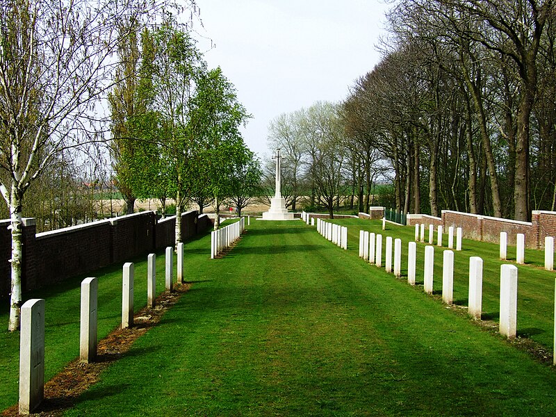 File:Woods CWGC 2461084411 war cross.jpg