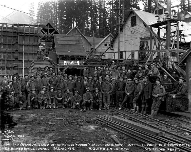 File:Work crew group portrait, Scenic, 1926 (PICKETT 413).jpg