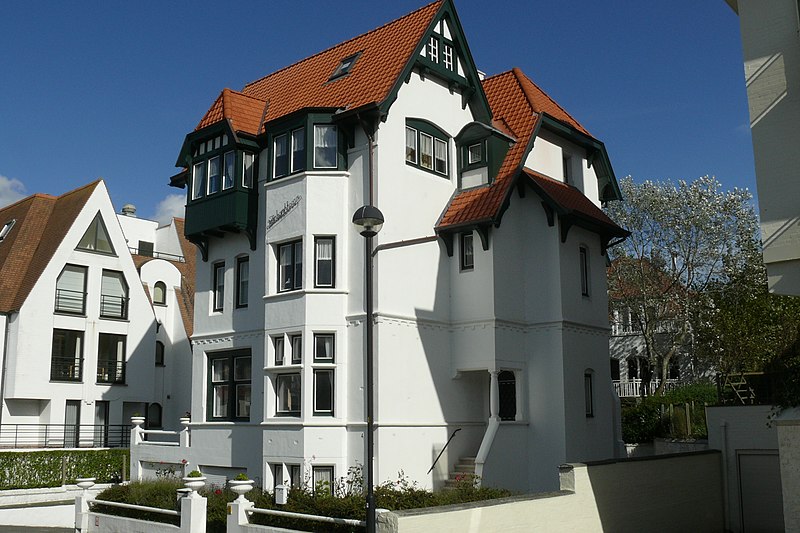 File:"Kinkankhoorn", dubbele villa in cottagestijl, Petunialaan 4, Duinbergen (Knokke-Heist).JPG