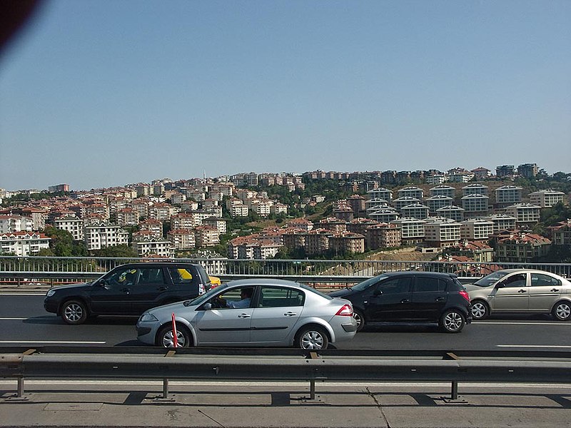 File:Турция (Türkiye), провинция Стамбул (il İstanbul), Стамбул (İstanbul), р-н Бешикташ (ilçe Beşiktaş), вид с магистрали O-1 (İstanbul Çevre Yolu), 11-10 15 - panoramio.jpg