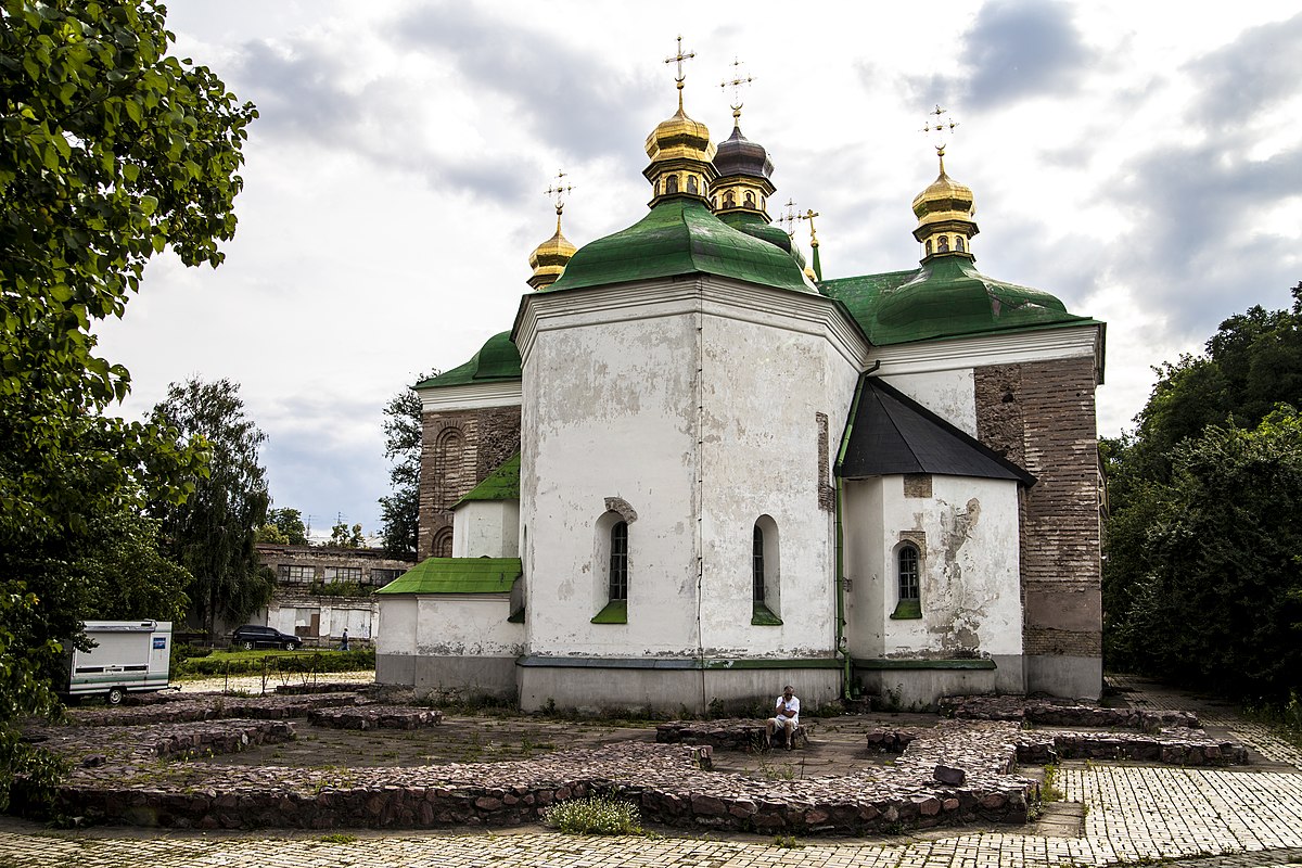 Церковь спаса на берестове. Церковь Спаса на Берестове фундамент. Экспозиция в церкви спас на Берестове. Церковь Спаса на Берестове разрез. Церкви по Киевской трассе.