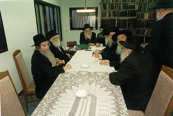 The first Moetzes Gedolei HaTorah of "Degel HaTorah", March 1989, home of Rabbi Schach. Sitting alongside Rabbi Steinman