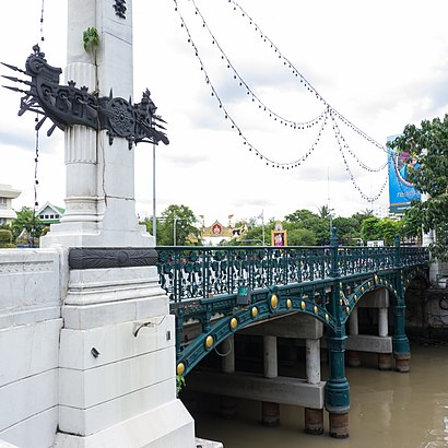 How to get to สะพานผ่านฟ้าลีลาศ with public transit - About the place