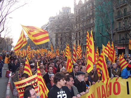 Naciisma manifestacio en Barcelono 2006. "Som una nació" (Ni estas nacio)