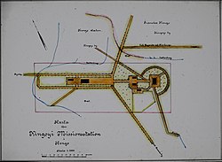 Karta över missionsstationen vid Kingoyi. Kartan visar byggnaderna före 1911 innan seminariet byggdes.