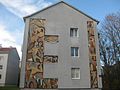 1230 Rudolf Zeller-Gasse 10 - Keramische Wandmosaike Die Künste von Carry Hauser 1963 IMG 7529.jpg