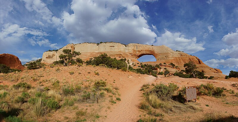 File:20120517 127 wilson arch utah 11picpano.jpg