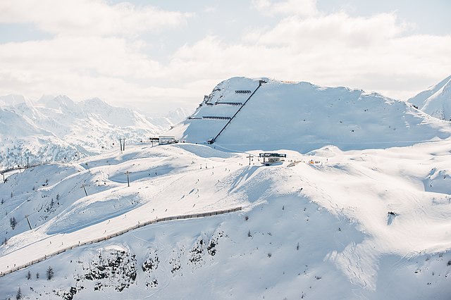 This image of Zauchensee, Austria, shows the pistes, served by a gondola lift, detachable chairlift and a funicular. There is a snow fence to prevent 