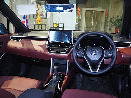 ไฟล์:2020_Toyota_Corolla_Cross_Hybrid_Premium_Safety_(Cockpit).jpg