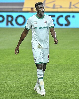 <span class="mw-page-title-main">Peniel Mlapa</span> Togolese footballer (born 1991)