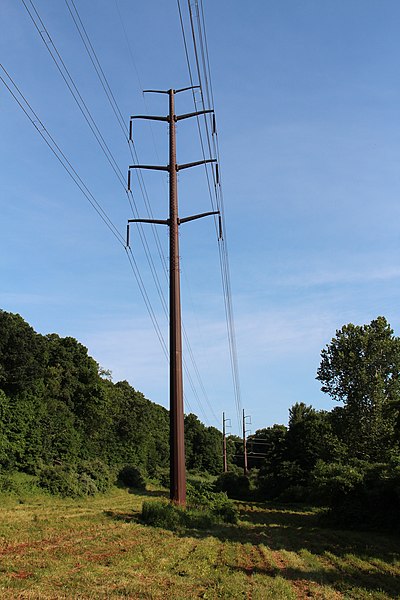 File:345 kV Transmission Lines in Brookfield, Connecticut.jpg