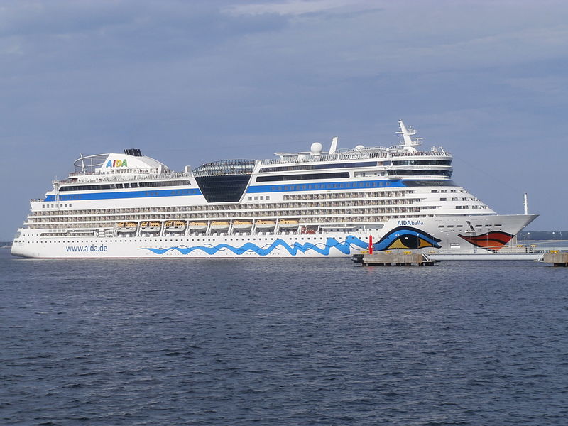 File:AIDAbella departing Port of Tallinn 9 August 2014.JPG